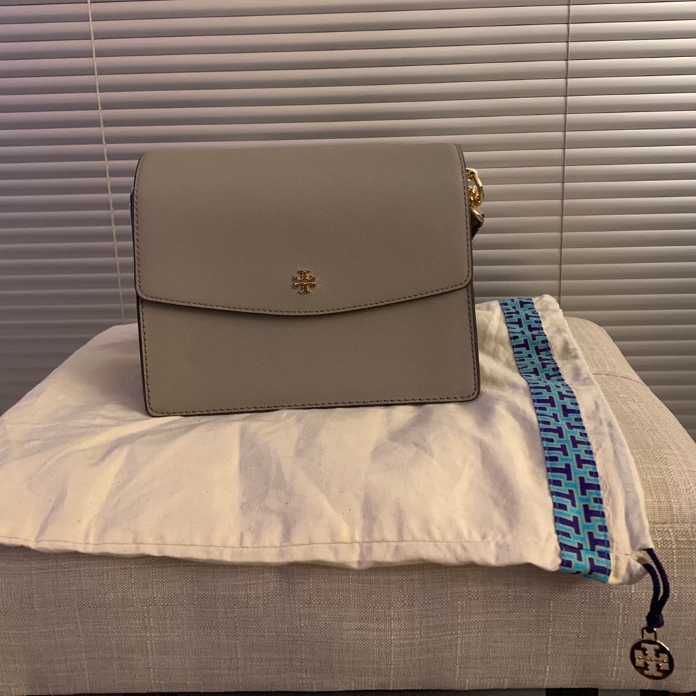 🤍Tory Burch Grey Emerson Envelope Bag 🤍